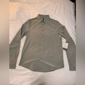 NWT Vuori long sleeve bridge button down shirt